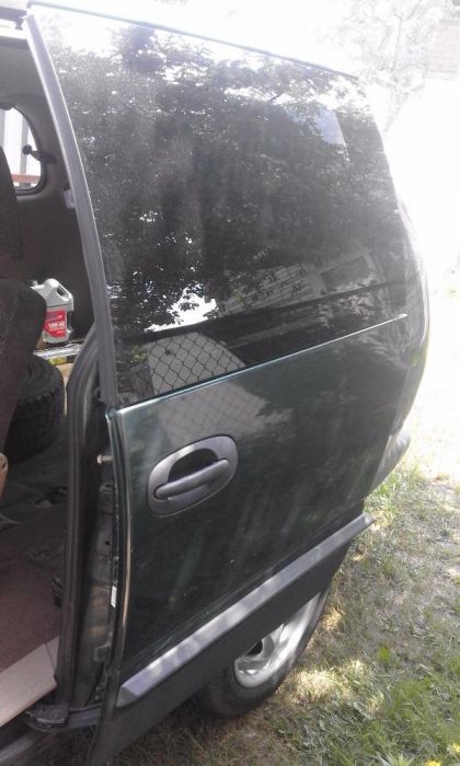 Дверь Chrysler Grand Voyager/ Dodge Ram Van 99год.