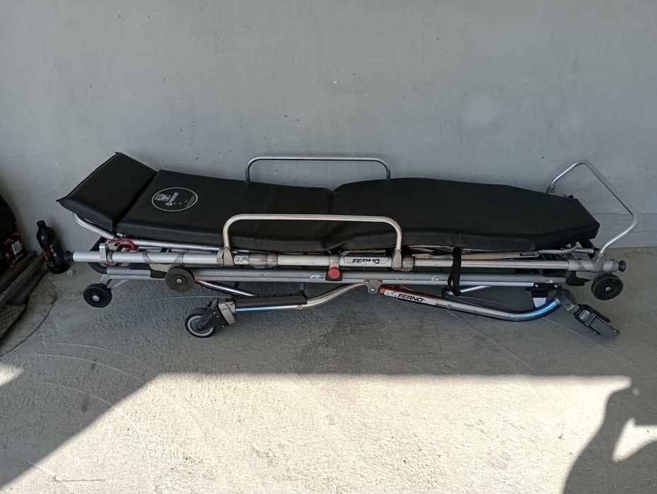 Nosze wielopoziomowe Ferno EFX do samochodu Ambulans Sanitarny Karetka
