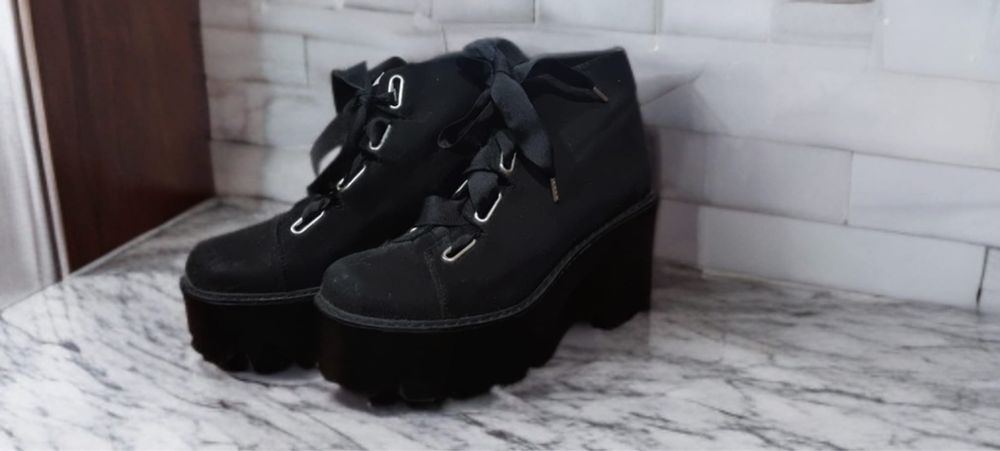 Pull&bear Botas com salto alto