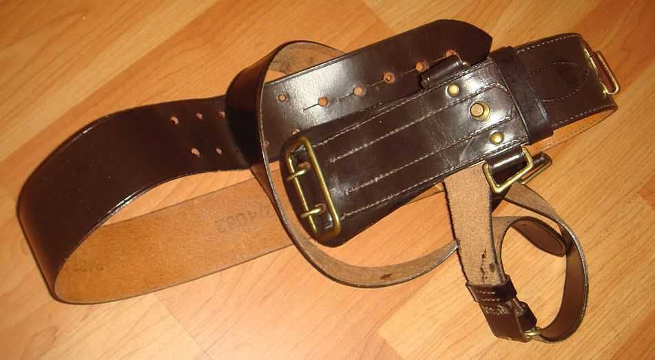 Британский офицерский ремень
"Сэм Браун"