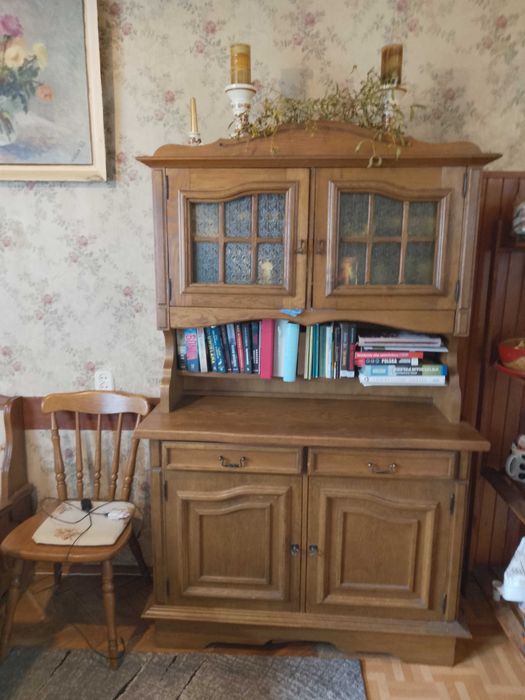 Kredens pokojowy z oszkloną nadstawką