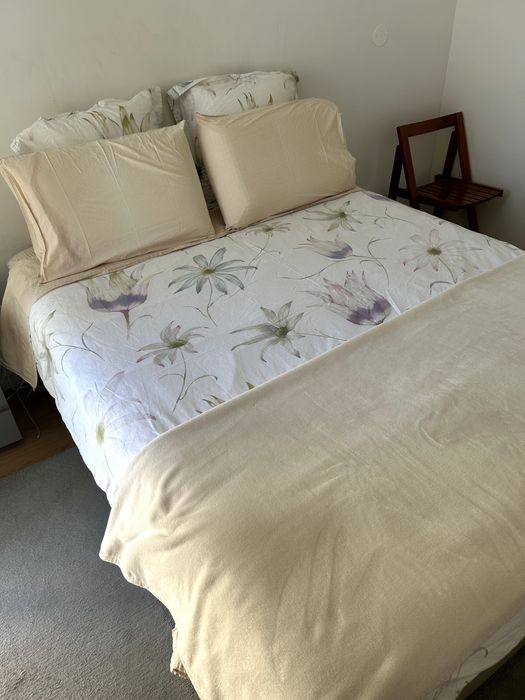 Cama Sommier com arrumação