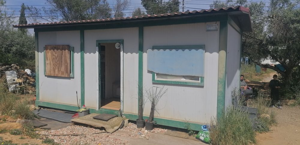 Contentores em painel sandwich diversos de casas e de obras