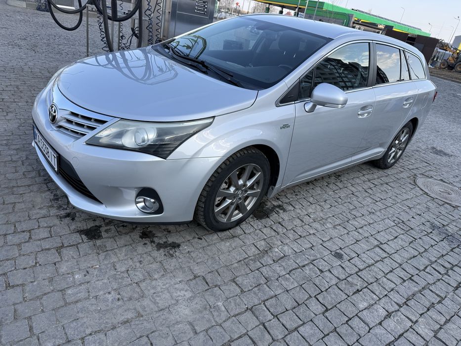 Продам Toyota Avensis 2012 року 2.2 дизель
