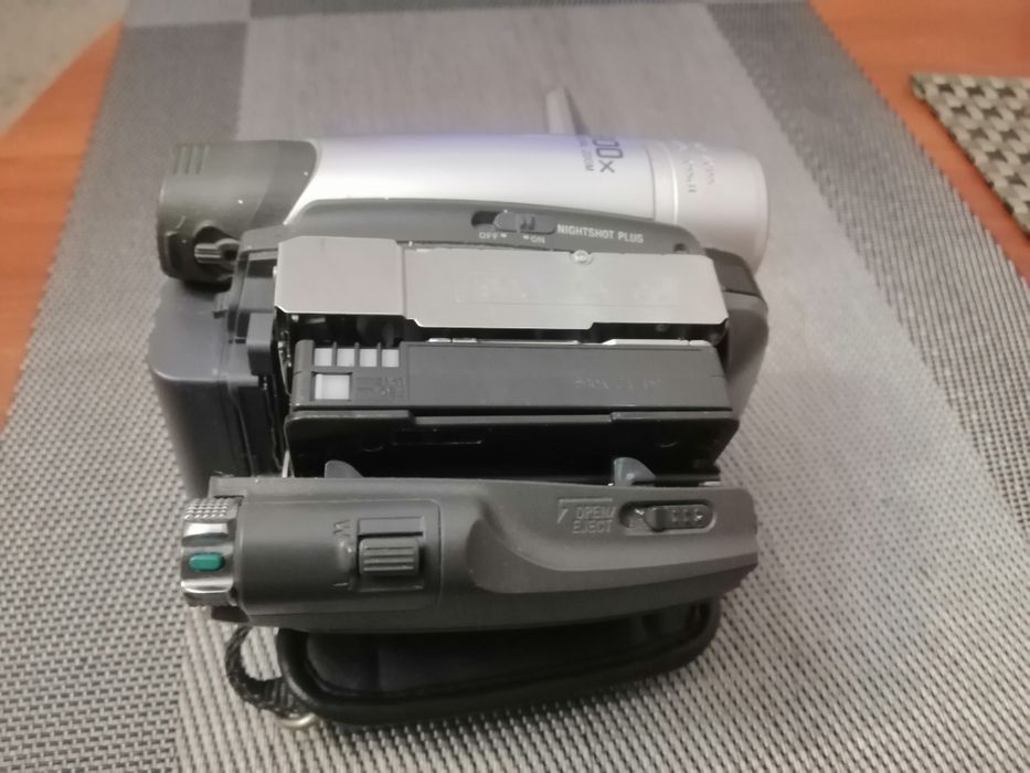 Відеокамера соні SONY DCR HC27E