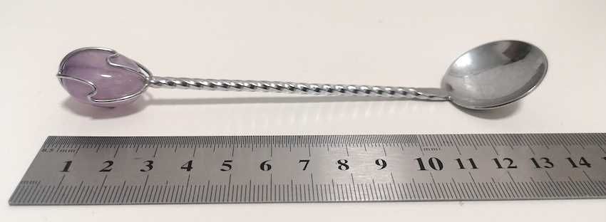 Colher com pedra embutida (Brasil)