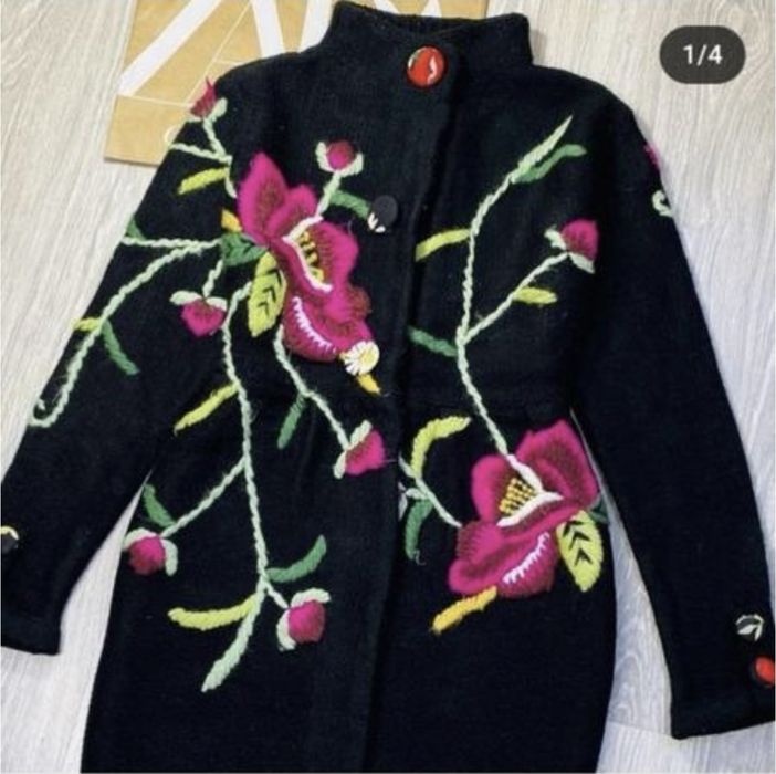 Пальто вязане ,вишите.Кардиган