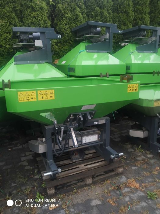 Rozsiewacz nawozów LANGREN RS-800, poj. 800l, 2-tarczowy + plandeka