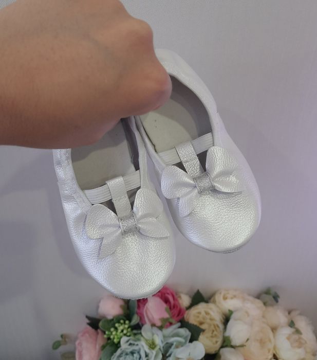 Чешки з перламутрової шкіри.