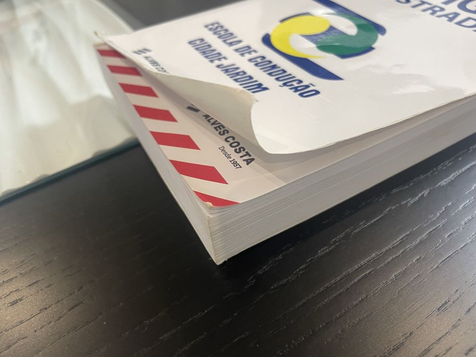 Livro de Código da Estrada - Escola de Condução Cidade Jardim