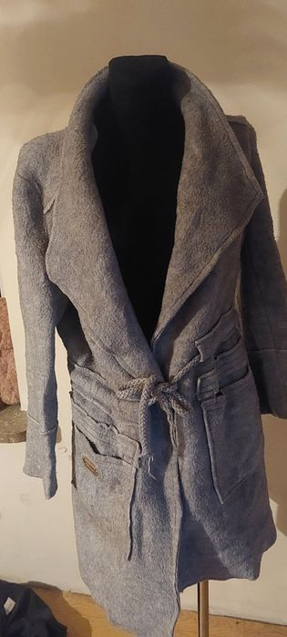 Płaszcz damski wiązany