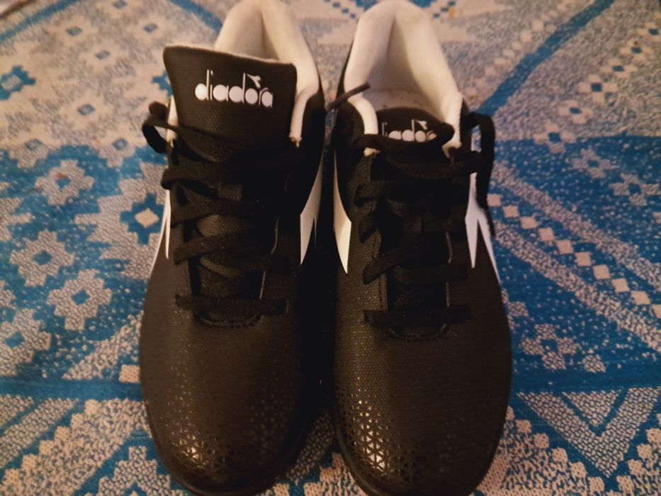 Футбольні сороконіжки Diadora, 39 розмір
майже нові