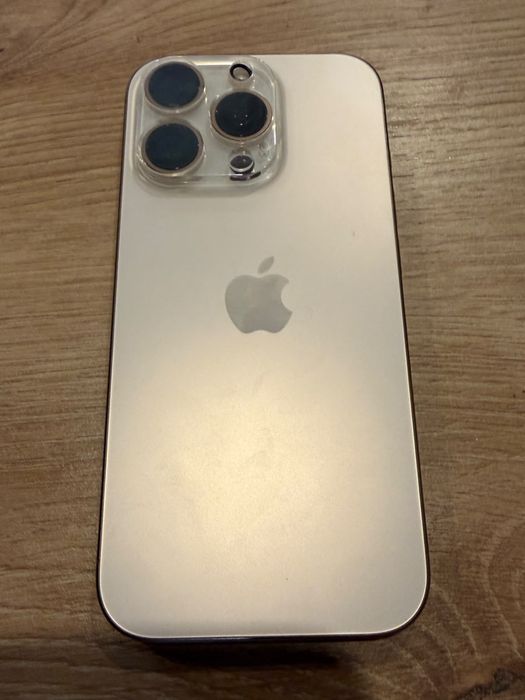 Iphone 16 pro z ładowarką orginalną