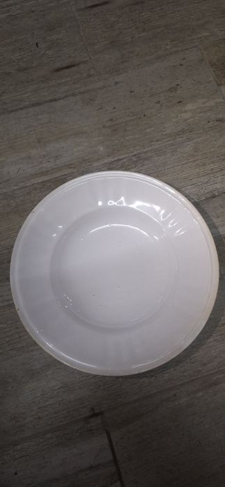 Pratos branco antigo