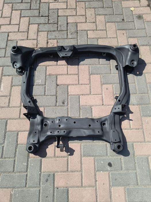 Передній підрамник на Hyundai i30 2007-2012