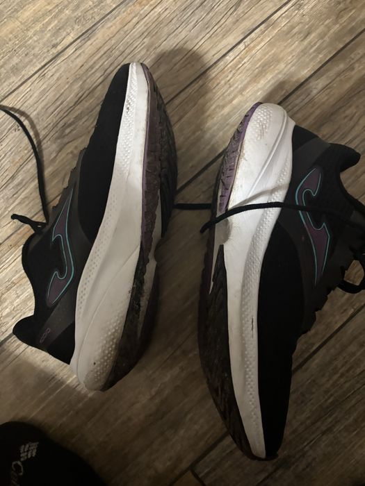 Кросівки спортивні