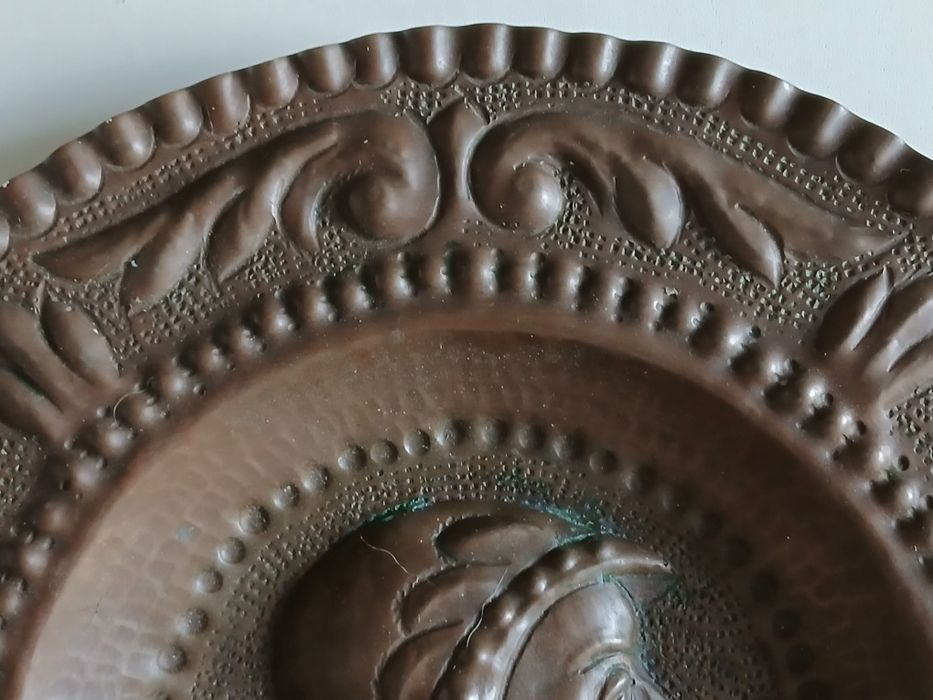 Prato decorativo em bronze