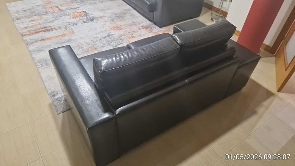 Conjunto de sofás 3+2 lugares estilo moderno.