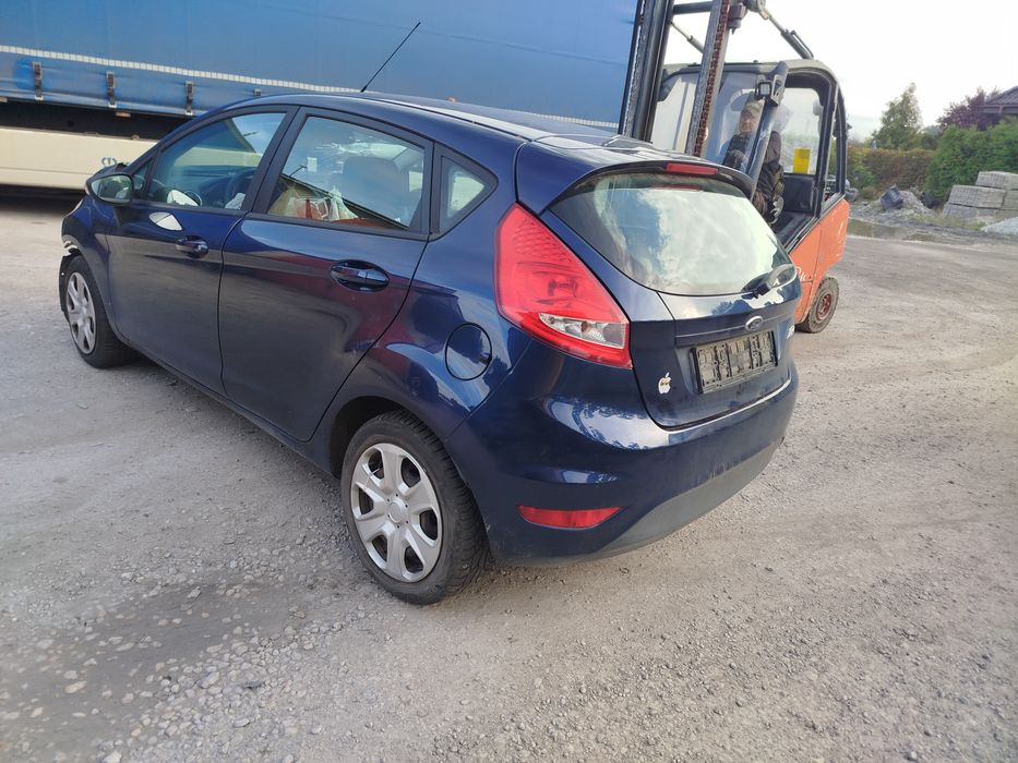 Fiesta MK7 B9 zderzak tył tylny stan bdb wysyłka