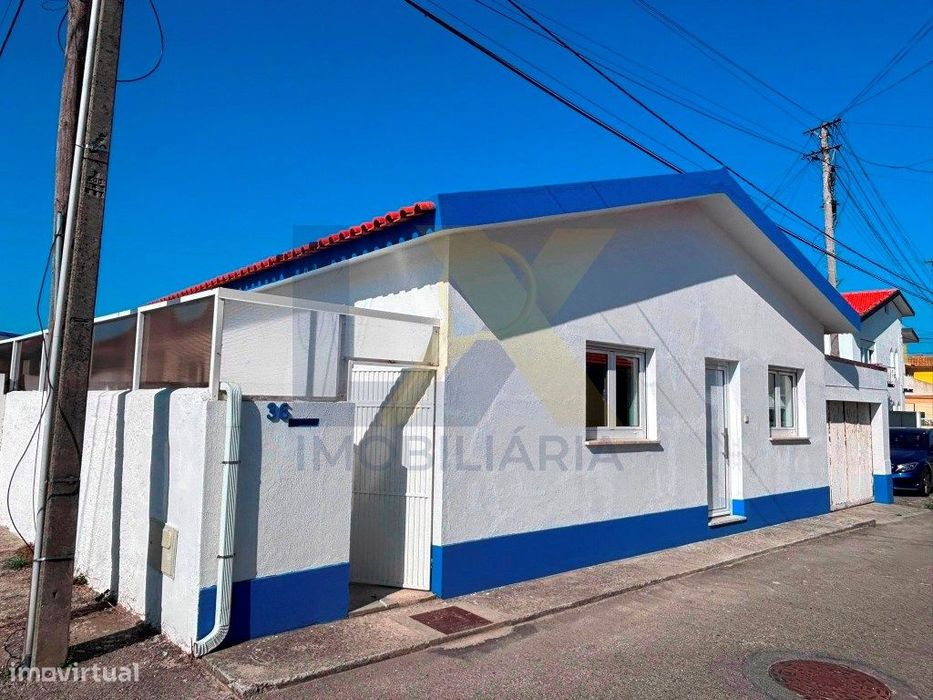Excelente Moradia Térrea T2+1 com quintal, muito bem localizado na ...