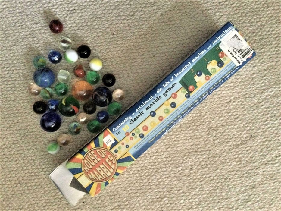 Jogo com berlindes de vidro coloridos da TIGER 2018