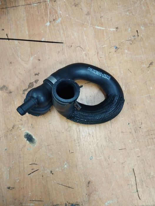 Патрубок радіатора escape 2.5