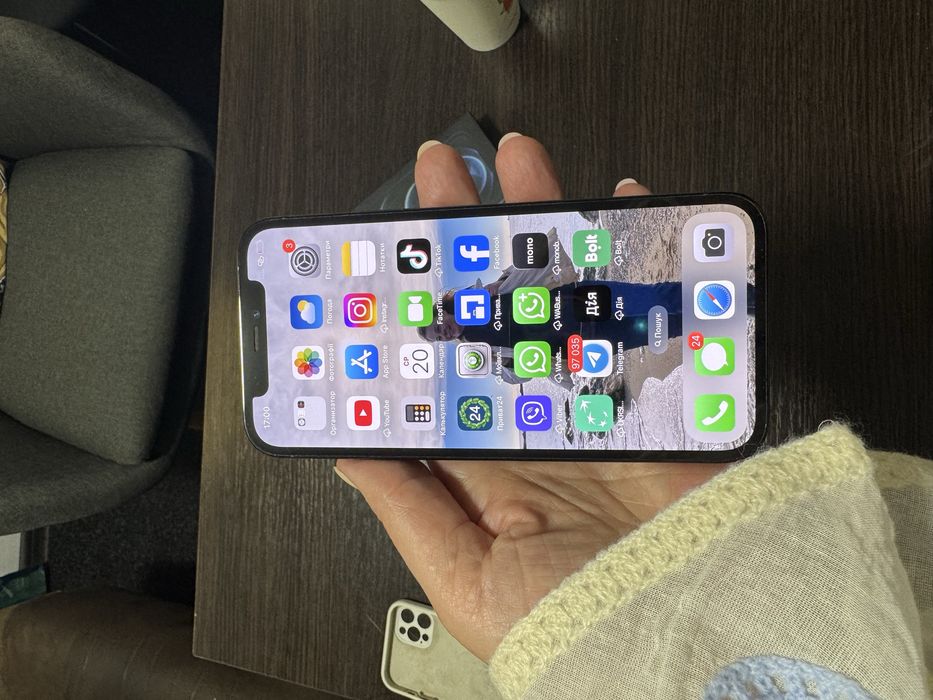 Продам свій айфон  Apple 12 pro , 256 gb