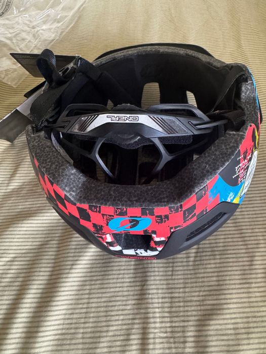 Capacete Desporto Oneil novo