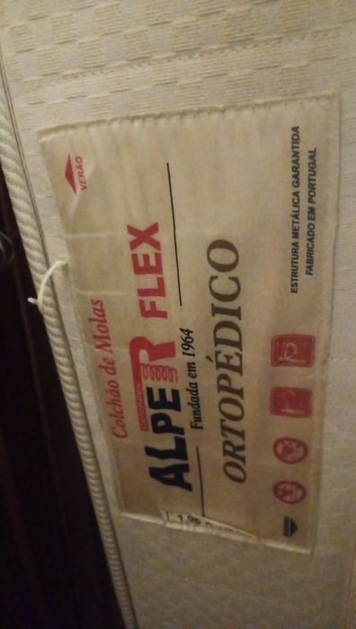 Colchão de molas 1.95x1.50m com 15 anos de uso (doar)