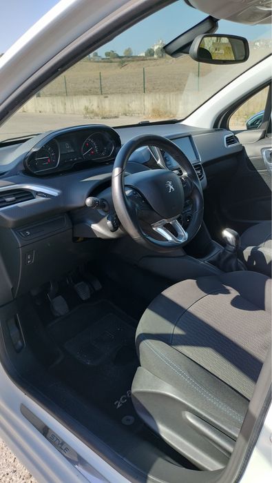 Peugeout 208 1.2 — photo 4