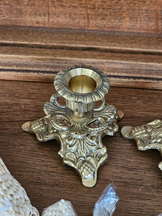 zestaw kolędowy krzyż lichtarz mosiężny pasyjka świeczki kropidełko