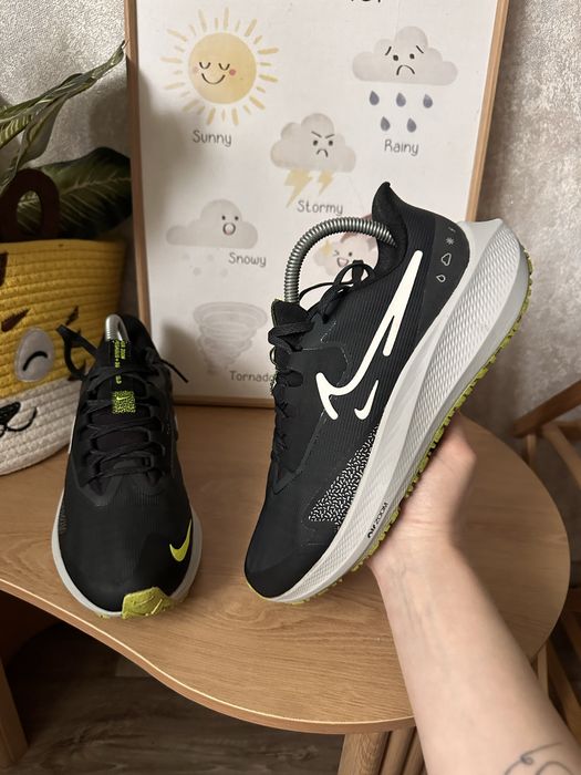 Фірмові кросівки Nike