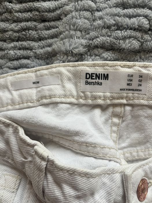 Жіночі джинси MOM Bershka