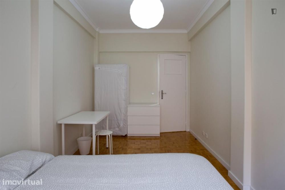 Quarto - localizado em Benfica Lisbon