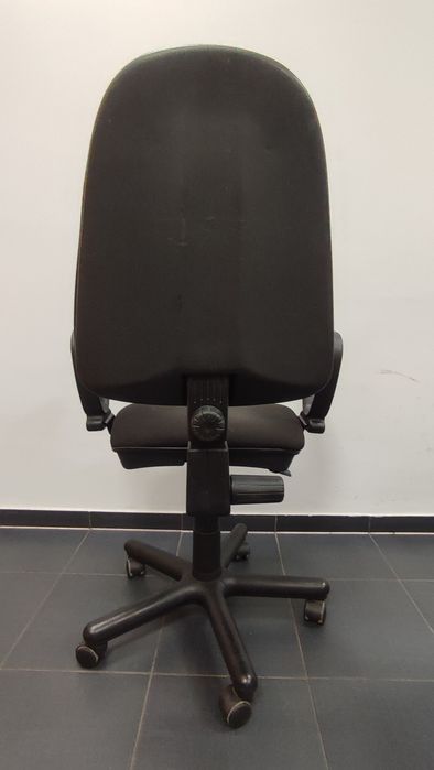 Fotel do biurka krzesło biurkowe obrotowe firmy Nowy Styl