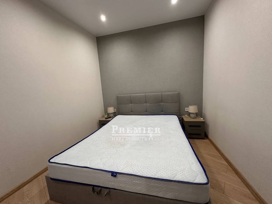 Сдам на коротки/долгий Студия 2 ой этаж генуэзской 3 а, 26 жемчужина