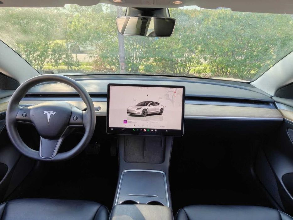 Tesla Model 3 Long Range      2022