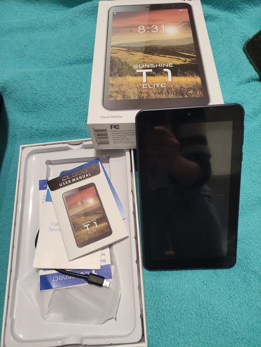 Планшет 10" Elit 4 gb почти новый, батарея 5 часов