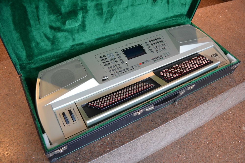 Orgon Ketron XD8 Com Pedaleira