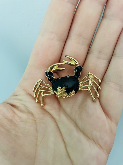 Broszka krab czarny