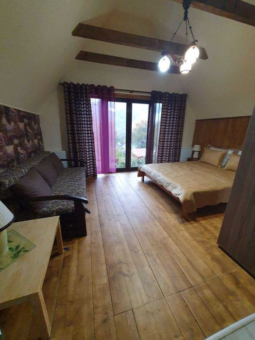 Здається 2-х поверховий будиночок у Синяку