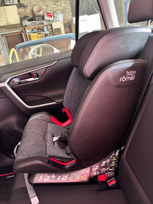 Продам б/у Автокресло Britax-Romer Advansafix IV М Blue Marble