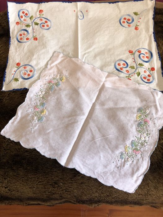 2 panos de tabuleiro bordados à mão