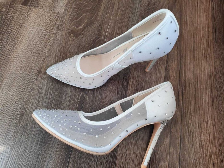 Buty ze skóry  z cyrkoniami