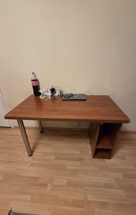 Stół w dobrym stanie