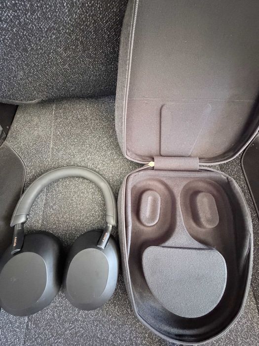 Sony headphones WH-1000XM5