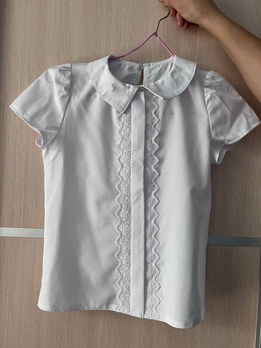 Біла блузка на короткий рукав