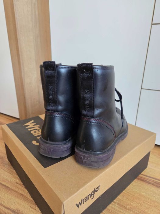 Czarne trapery Wrangler Spike Mid skóra 38