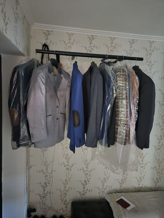 Продаж піджаків , костюмів