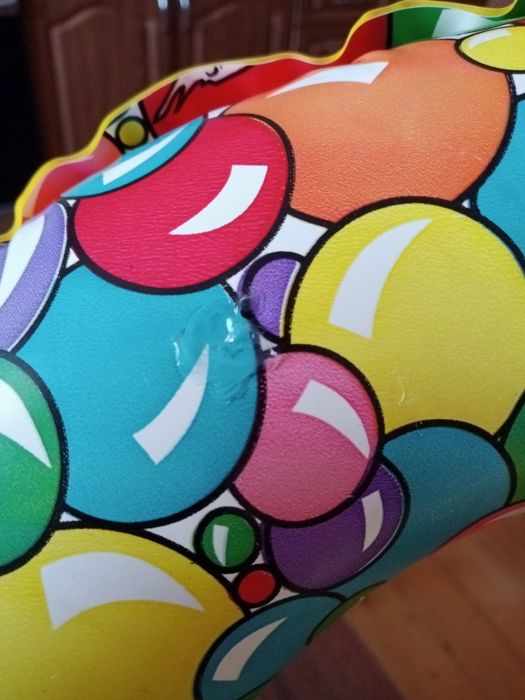 Надувний матрац і круг. Пробиті